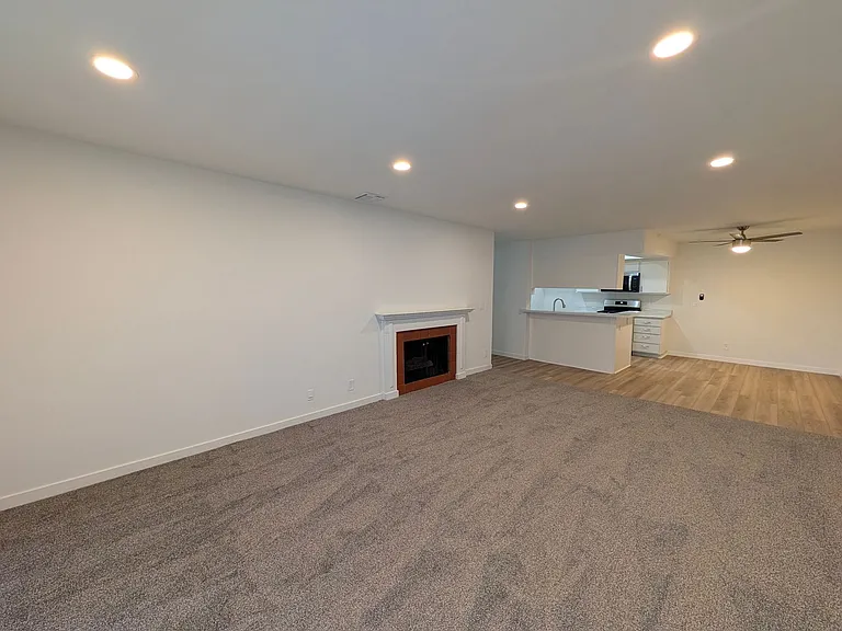 Chateau Lamont Apartments — Photo 10