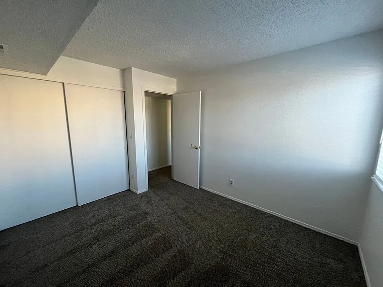 1075 S Elkhart Way — Photo 22