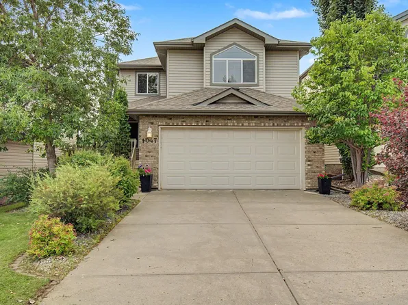 1047 Leger Blvd NW, Edmonton, AB T6R 3J9