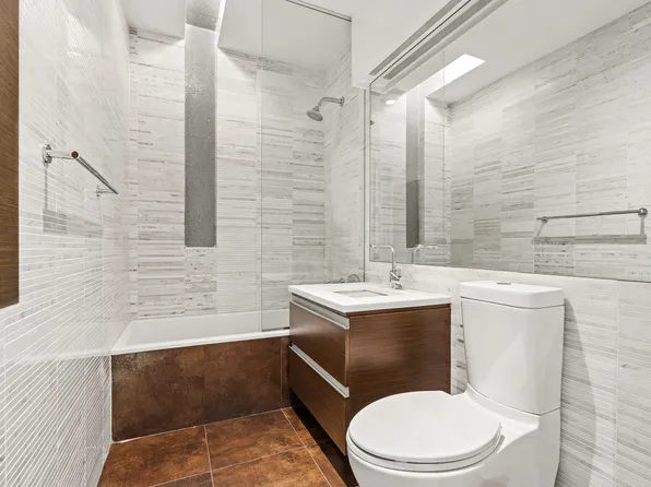 44-15 Purves Street image 4 of 9