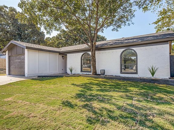 2nd image of 3906 Glen Knoll Ct