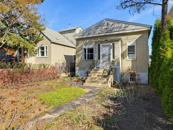 9816 93rd Ave NW, Edmonton, AB T6E 2W1
