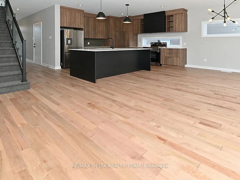 463 Denis St — Photo 15