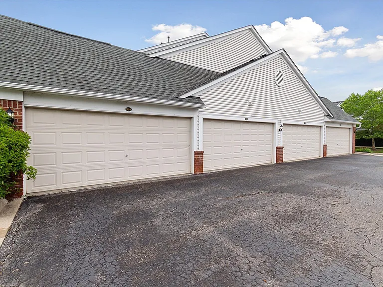 Westbury Apartments — Photo 38