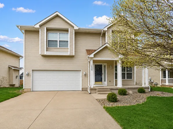 9825 Catalina Dr, Johnston, IA 50131