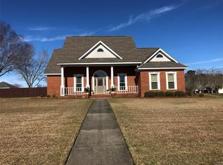 111 Stonegate Rd, Headland, AL 36345