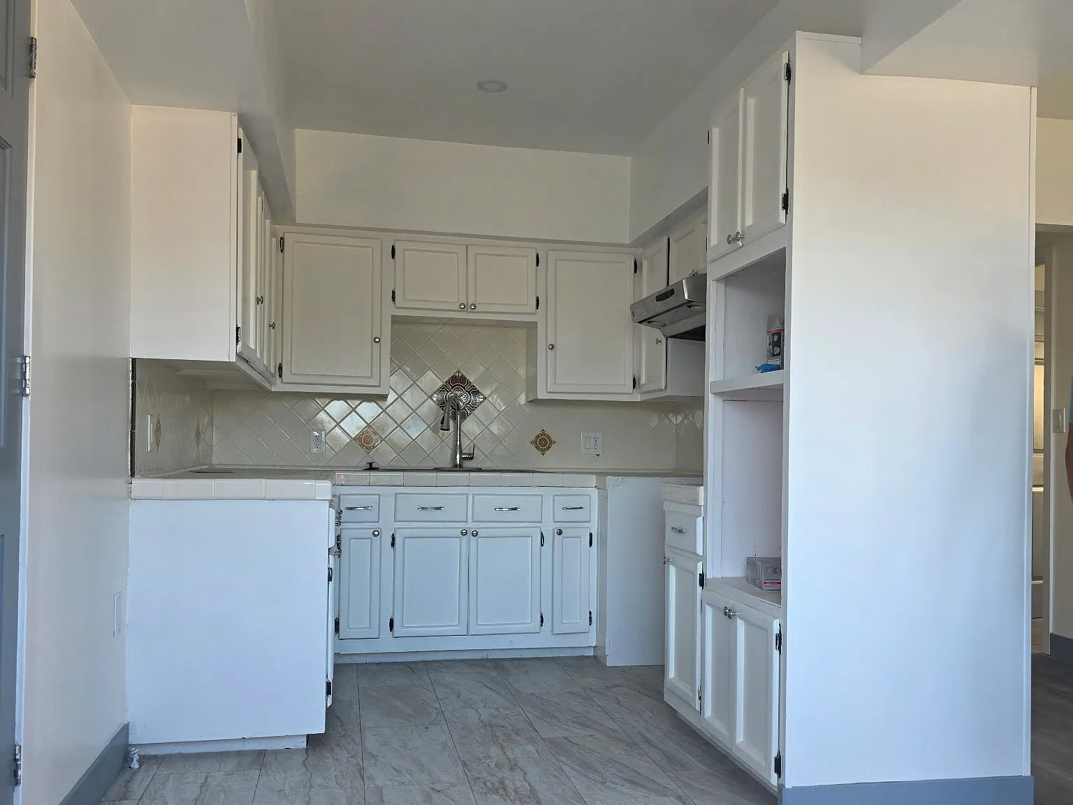 4 bed, 1964 sqft, $3,850 — Photo 3
