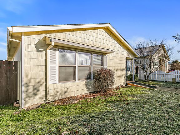4th image of 2324 Maple Park Dr
