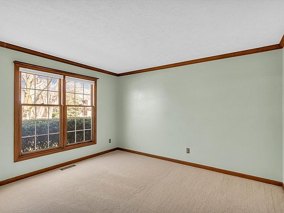 5th image of 2807 Willow Bend Rd