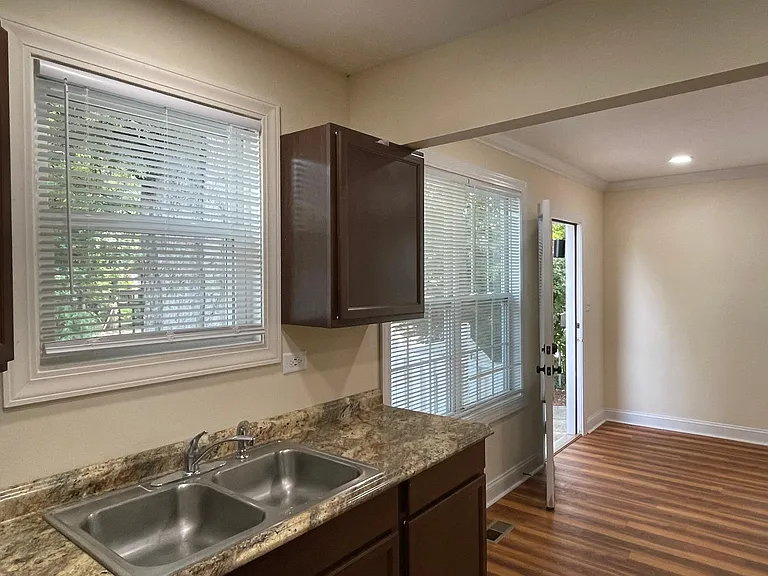 604 Avery St — Photo 16