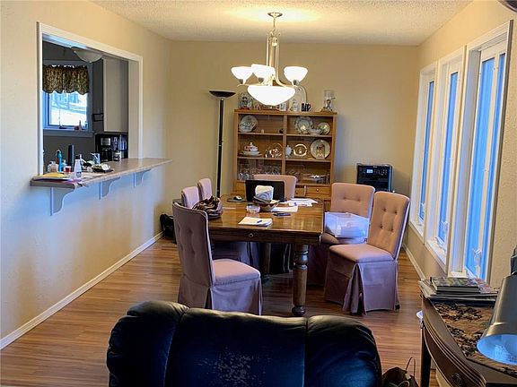 3rd image of 15 Estes Dr