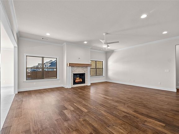 3rd image of 1401 Greyback Ln