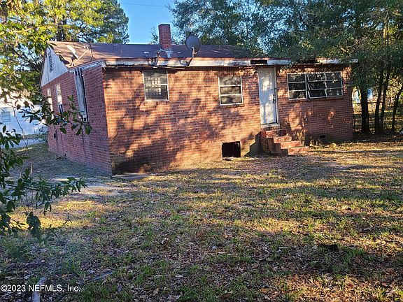 3rd image of 2068 BUCKMAN Street