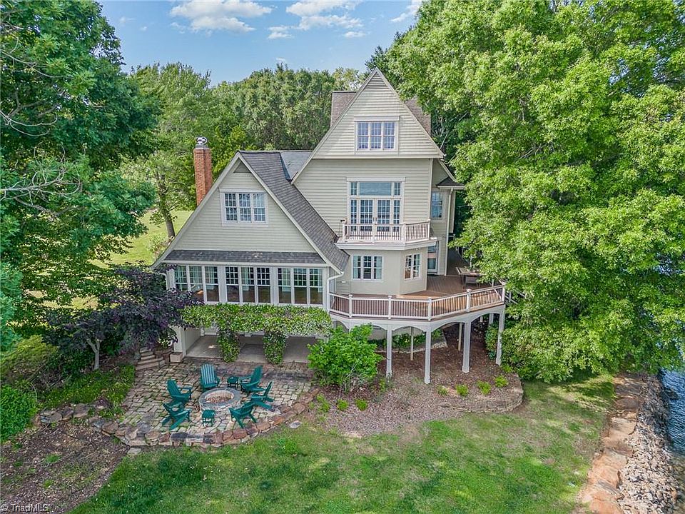 1st image of 135 Winston Way Ln