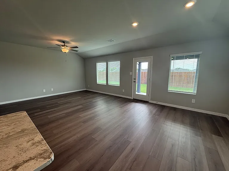 3806 High Valley Dr — Photo 4