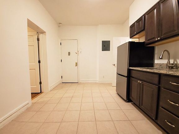 3rd image of 4816 46th St APT A3
