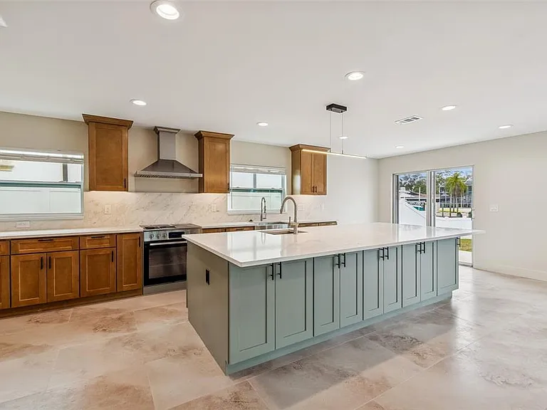 3921 Versailles Dr — Photo 6
