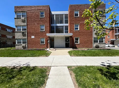 2401 W Balmoral Ave Photo 1