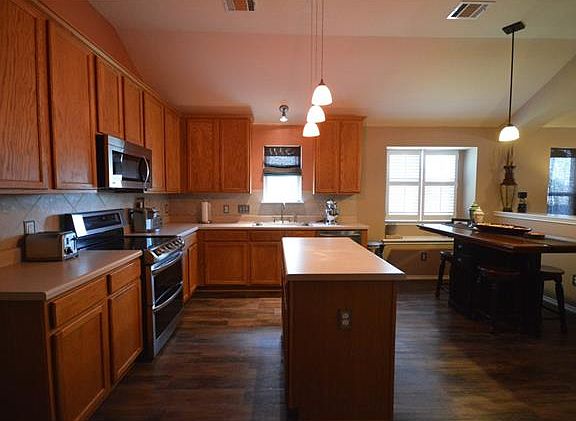 5th image of 104 Aguilar Dr