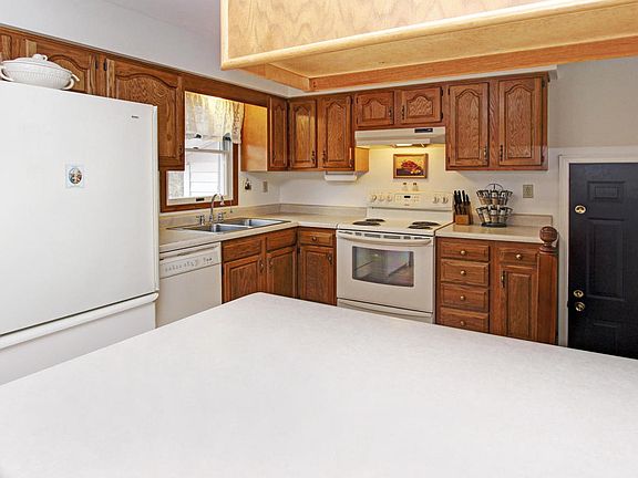 4th image of 3543 Sandra Ln