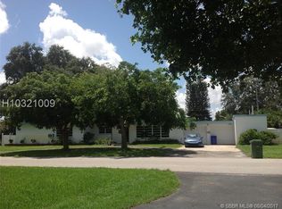 6832 SW 13th St, Pembroke Pines, FL 33023