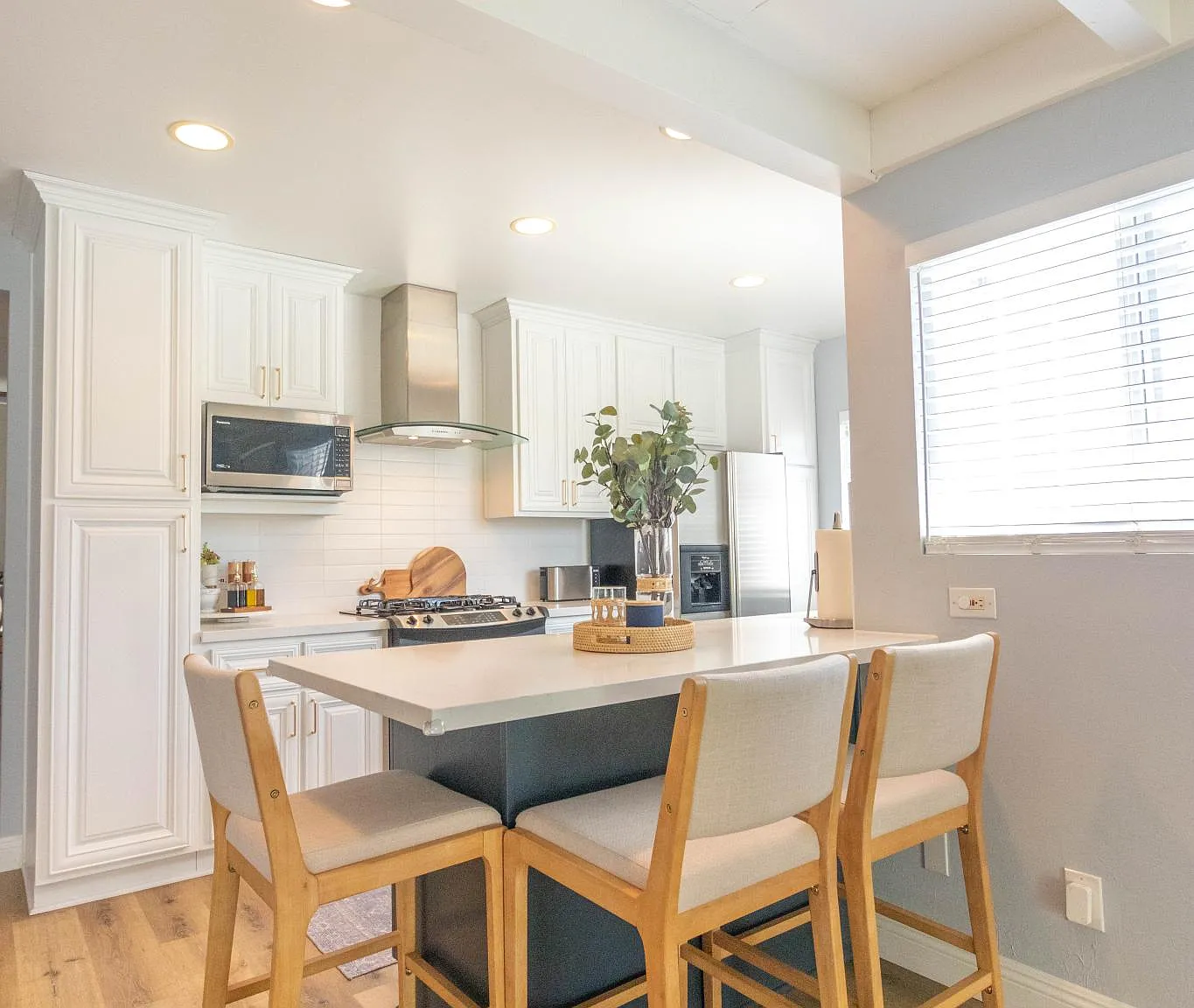 2401 Roswell Ave — Photo 4