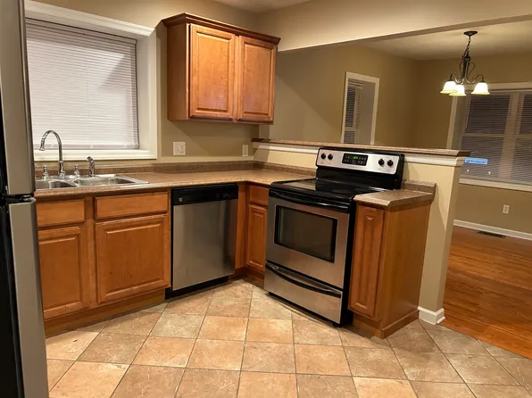 2800 Ritter Dr, Shady Spring, WV 25918