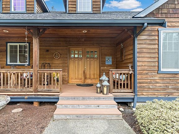 3rd image of 5927 205th Avenue SE