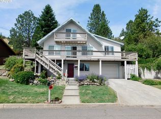 604 Modelaire Dr, La Grande, OR 97850