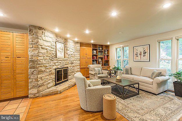1st image of 1549 Pennwood Cir S