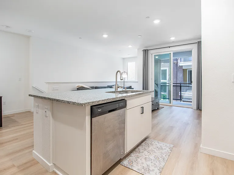 882 Slate Pl — Photo 21