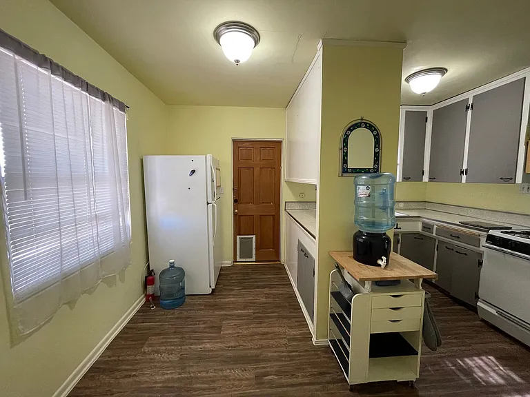 Quaint 2 Bedroom and 1 Bath Duplex! Perfect for UofA Students! — Photo 6