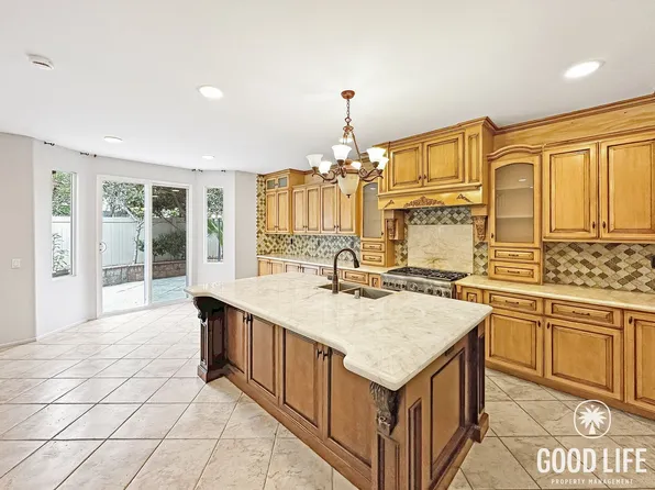 29 Meadow Gln, Irvine, CA 92602