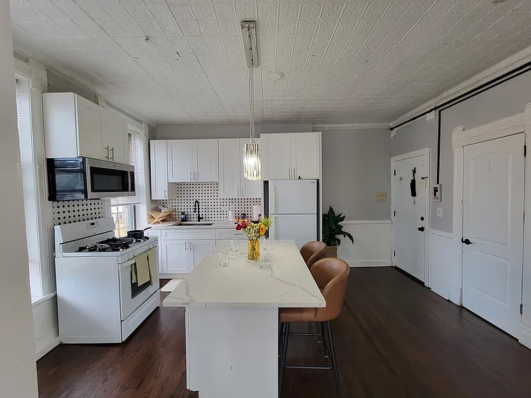 1157 W 19th St #3 — Photo 6