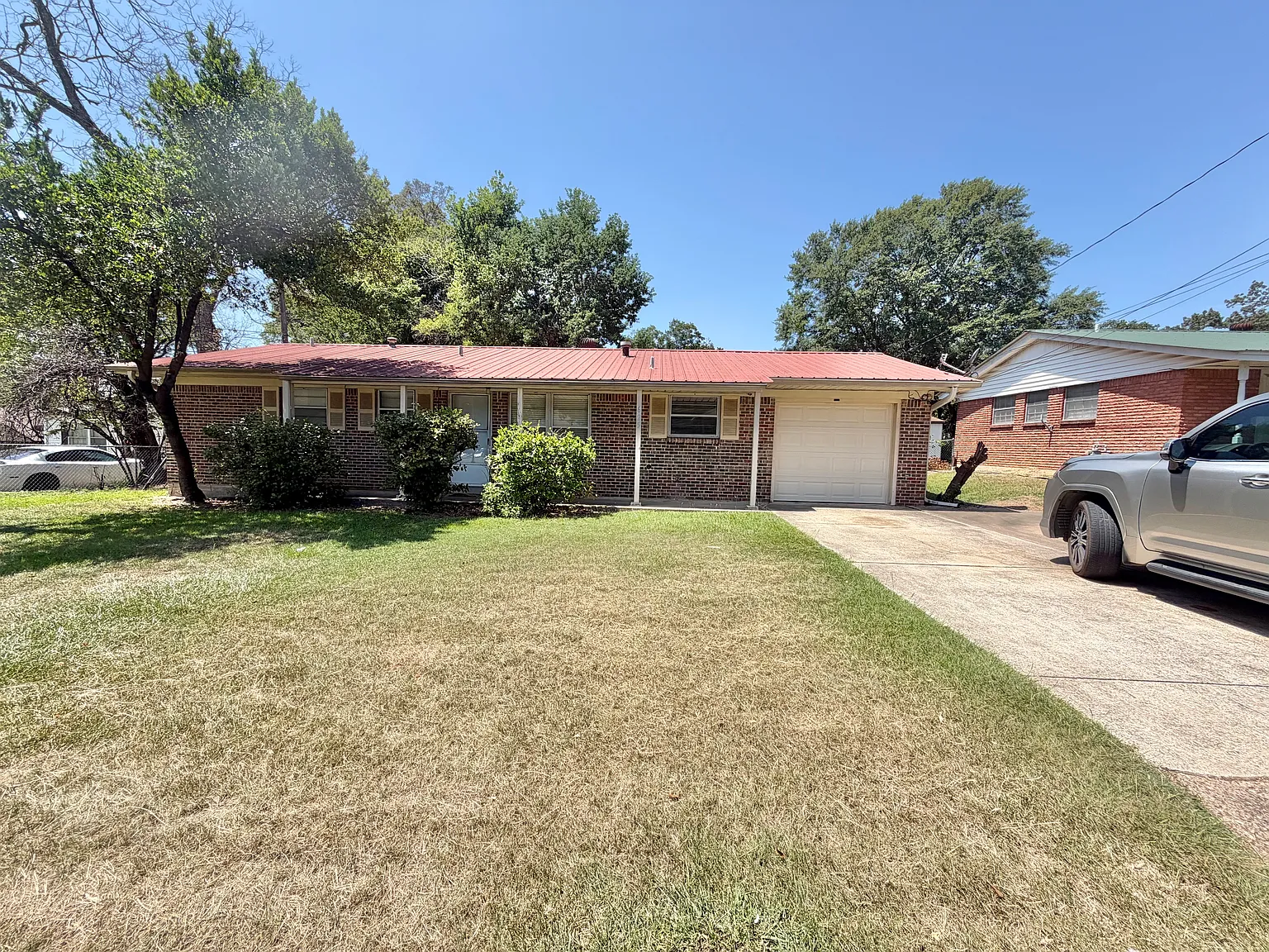 3 bed, 1.5 bath, 1208 sqft, $1,200 — Photo 1
