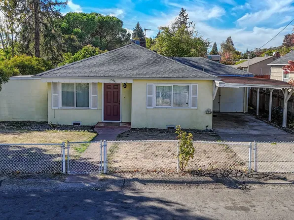 1582 NW Fairmount St, Roseburg, OR 97470