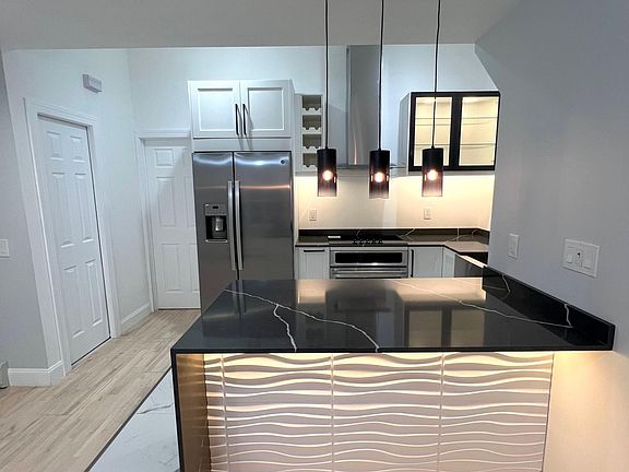3rd image of 250 Lake Dr