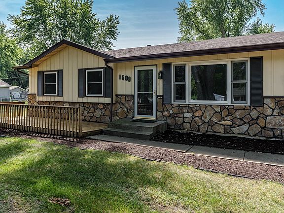 2nd image of 1609 Minns Dr