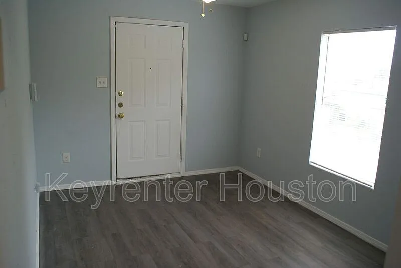 2 bed, 1.0 bath, 678 sqft, $600 — Photo 3