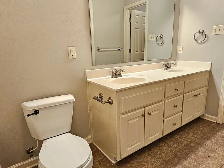 142 Weathering Dr — Photo 16