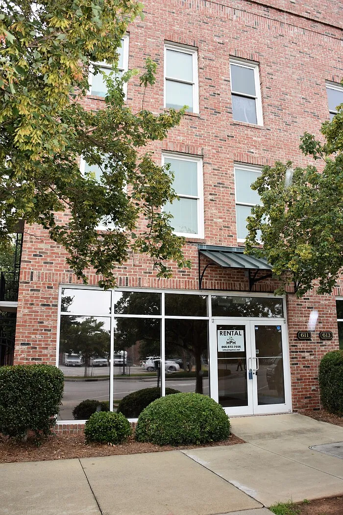 3 bed, 2.5 bath, 1600 sqft, $2,400 — Photo 1