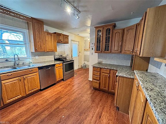 3rd image of 202 Woodhaven Rd