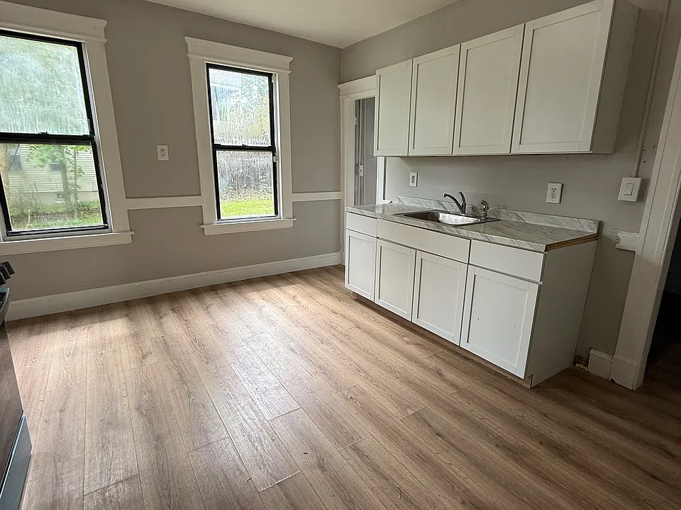 141 Draher Ave #3