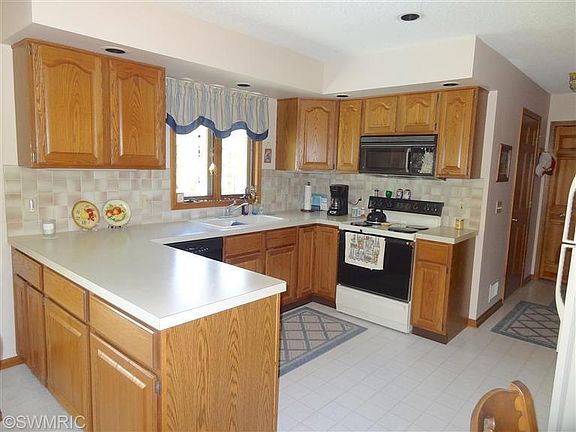 4th image of 12088 Sandy Woods Dr