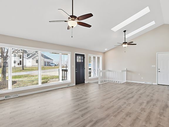 4th image of 6582 Lakeside Rd