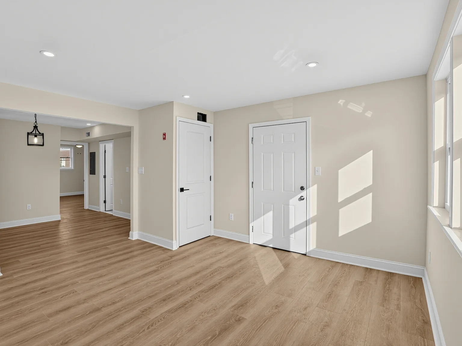 121 Rutledge Ave — Photo 4