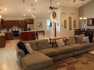 13333 Acorn Dr, Athens, IL 62613