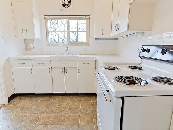 4th image of 815 SE 42nd Ave #3