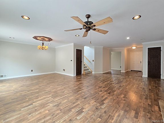 3rd image of 7 Peacock Path