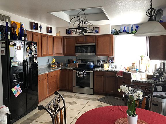 4th image of 230 S Rush Cir E